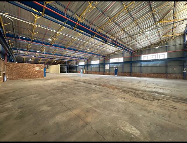 1,969M² WAREHOUSE TO LET IN CLAYVILLE